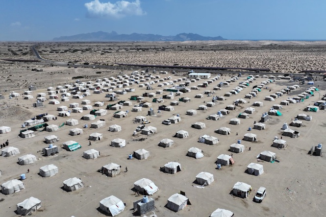 Houthis say 2 dead at gas station as fighting around Taiz intensifies, and other Mideast news