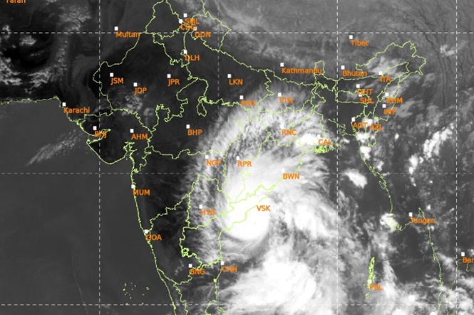 India evacuates tens of thousands as Cyclone Arnab nears eastern coast in Andhra Pradesh state