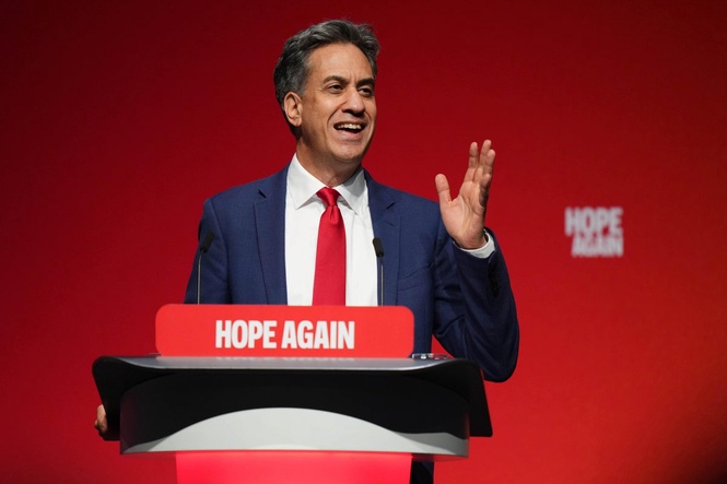 Miliband ‘deeply concerned’ after MPs say they were detained on way to West Bank