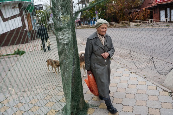 A ceasefire in a devastated Ukrainian city holds for its first 30 hours, officials say