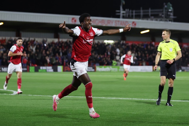 Fleetwood v Arsenal LIVE: Carabao Cup minnows stun Gunners after drone delays action