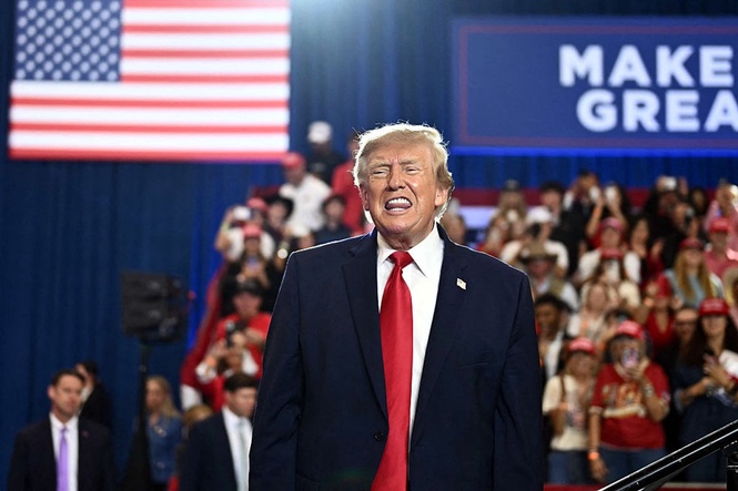 Trump faces grim midterm forecasts as bad news mounts ahead of 2026 elections: Live updates
