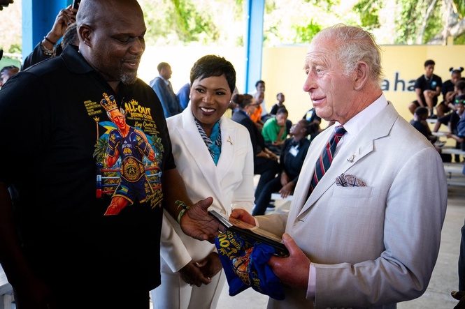 King Charles reacts to unlikely gift from boxing club during Bahamas visit