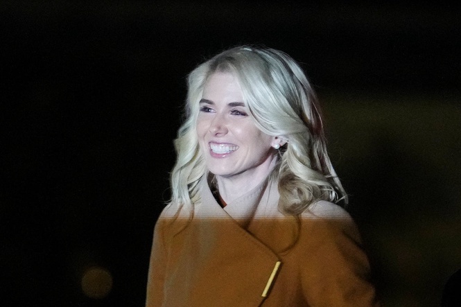 Trump gifts Natalie Harp special desk location ahead of midterms