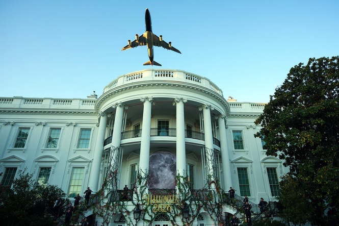 Trump sparks 9/11-like fear after Air Force One flies dangerously low