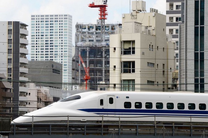 Bulletin world briefing: People fall ill on train in Japan and plane catches fire at airport