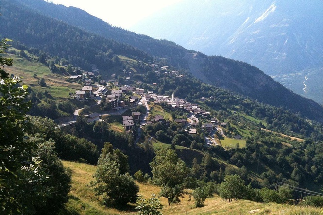 Three dead, including two Brits, after plane crash in Switzerland