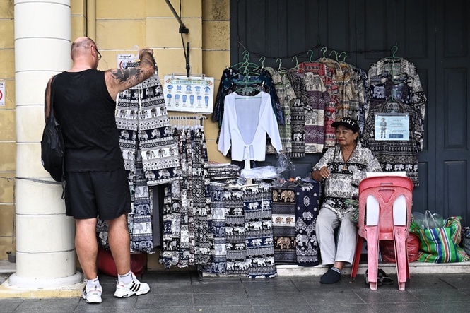Thailand Approves Cut to Visa-Free Stays for Tourists