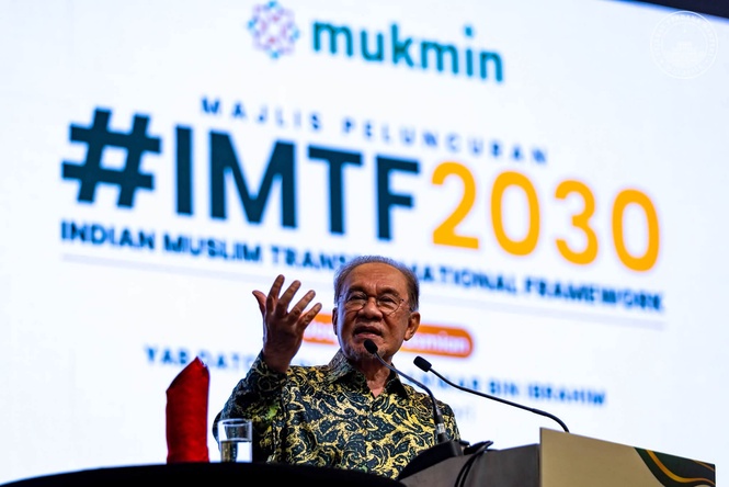 Anwar Gives Ministries One Month to Resolve Foreign Worker Hiring Issues