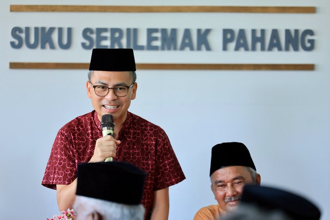 Anwar Orders Immediate Processing of 15,000 Foreign Worker Applications