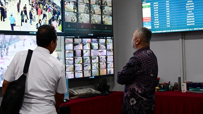 Anak Krakatau Eruption Disrupts Flights, Shuts Seven Indonesian Airports