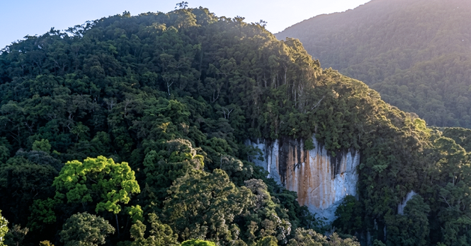 Kawasan pendakian Gunung Batu Putih di Tapah.