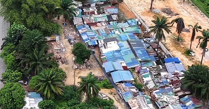 Video tular memaparkan kawasan penempatan haram warga asing di Kampung Budiman, Setia Alam.