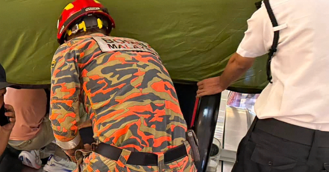 Pasukan bomba mengeluarkan jari kanak-kanak lima tahun yang tersepit pada eskalator