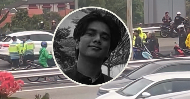 Penunggang motosikal membantu ibu mangsa kemalangan menuju ke lokasi nahas di Lebuh Raya Cheras-Kajang.