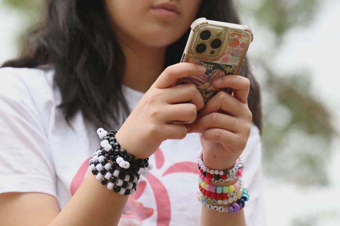 Image from: Sweden urges parents to limit phone use near kids