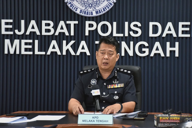 Image from: Melaka police track bus driver over viral road incident video