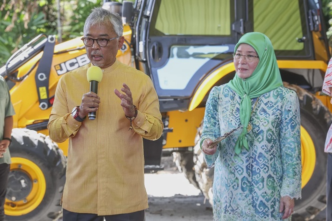 Image from: Pahang Sultan calls for unity and harmony in Aidiladha message