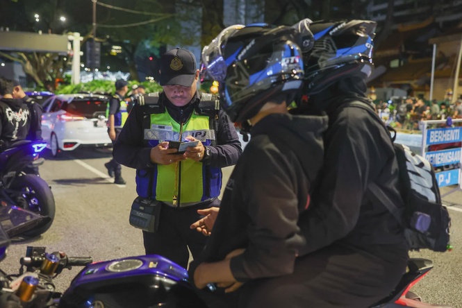 Image from: 1,662 vehicles inspected on first two days of Ops HRAA in Perak