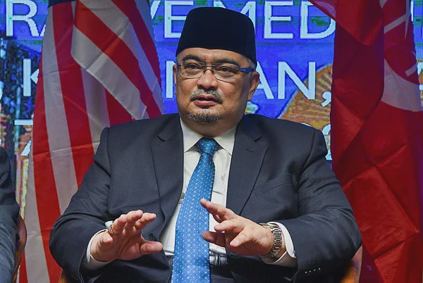 Image from: Kelantan expands probe to hunt illegal gold mining masterminds