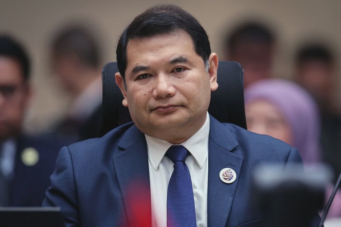 Image from: Rafizi gives fresh evidence in RM1.1 billion MACC probe