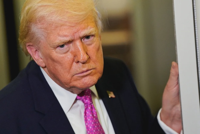 Trump warns Iran to open Strait of Hormuz or face attack - Newswav