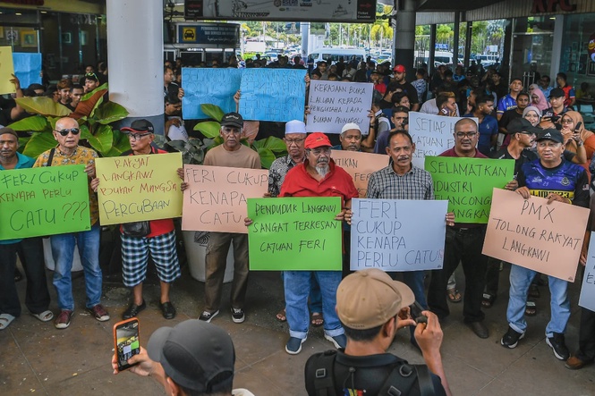 Image from: Ferry rationing to Langkawi sparks protest, calls for government intervention