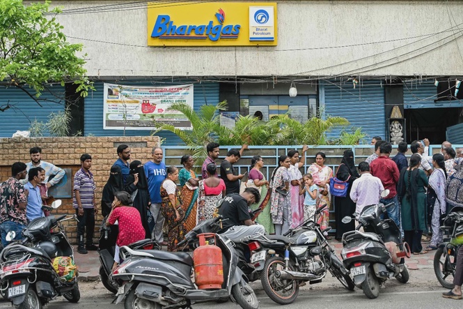 India hikes jet fuel and commercial LPG prices amid Middle East war ...