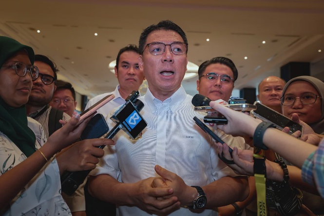 Image from: MBSA staff to face disciplinary action, community service over littering video