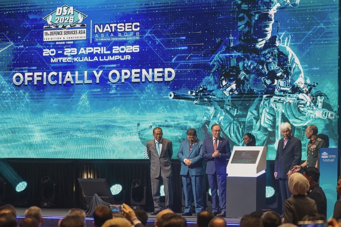 Image from: PM Anwar urges global defence firms to partner with Malaysian manufacturers