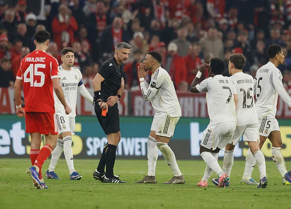 Image from: Real Madrid fume over ‘unbelievable’ red card in Bayern defeat