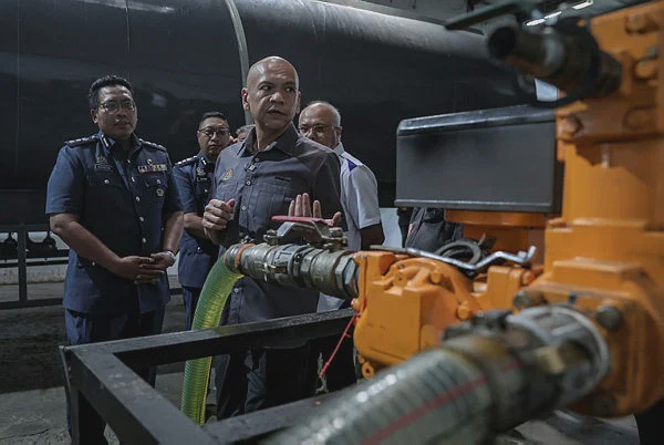 Image from: KPDN busts syndicate using fleet cards to steal subsidised diesel