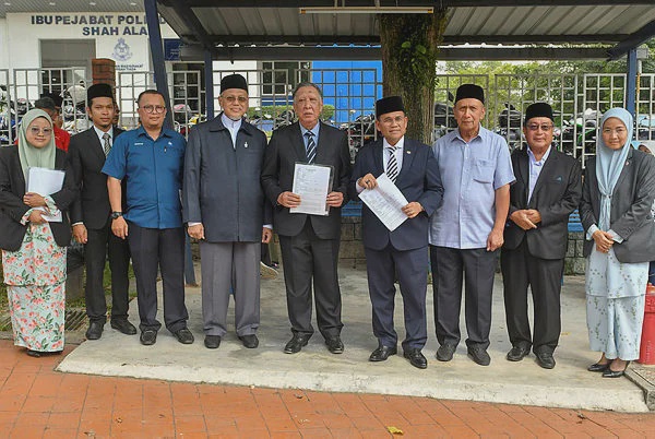 Image from: Selangor council files police report over royal insult