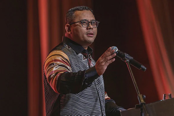 Image from: Selangor government urges swift action over Sultan insult