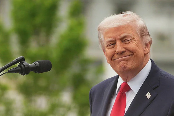 Image from: Trump to put his picture in US passports