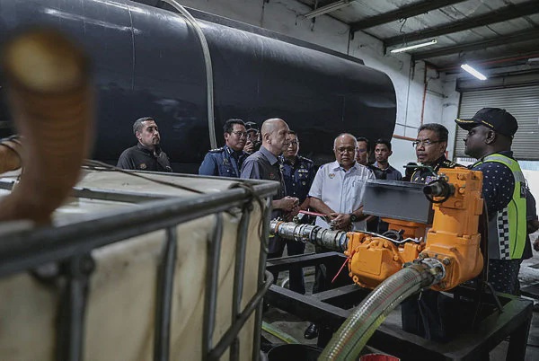 Image from: KPDN fast-tracks legal action against fuel smugglers