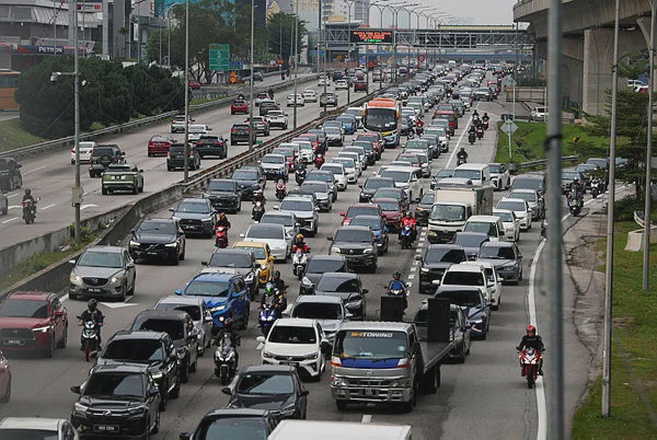 Image from: Traffic manageable as public sector work-from-home begins