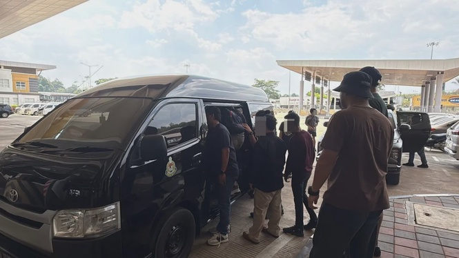 Image from: Immigration personnel among 10 detained in RM4.1m migrant-smuggling syndicate