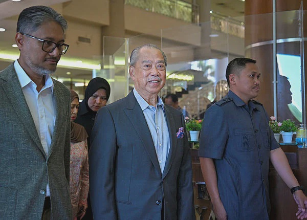 Image from: Bank officers detail RM5m deposits in Muhyiddin trial