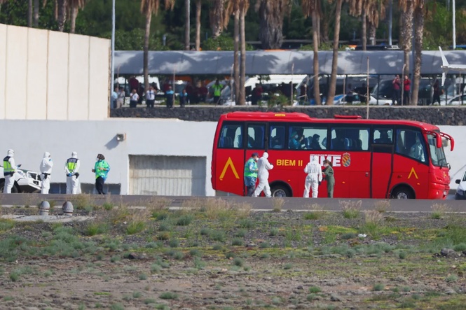 Image from: Evacuation of hantavirus-hit cruise ship begins in Tenerife