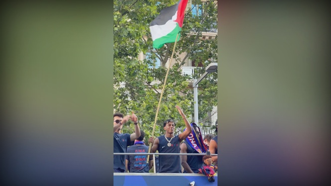 Image from: Flick says Palestinian flag in Barcelona parade Yamal’s ‘decision’