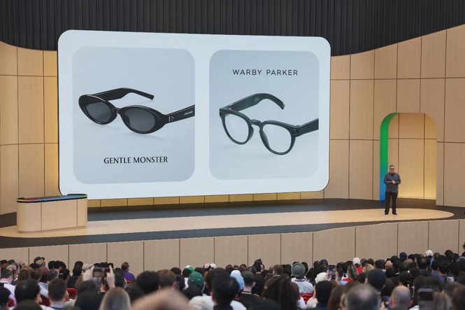 Image from: Google unveils smart glasses to challenge Meta’s lead
