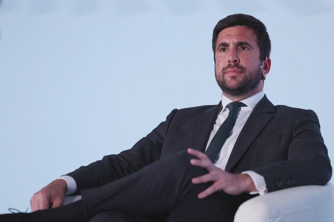 Image from: Riquelme challenges Perez for Real Madrid presidency