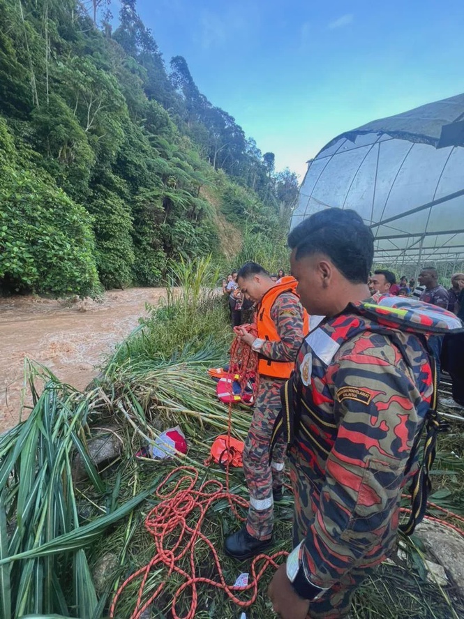 Image from: Eight boys rescued from Cameron Highlands water surge