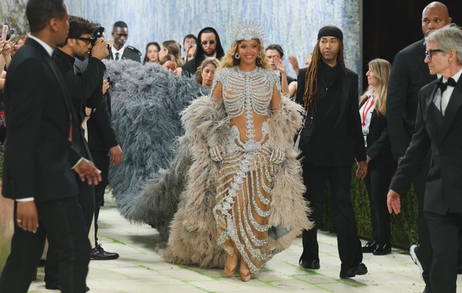 Image from: Malaysian designer Dickson Lim makes groundbreaking Met Gala history