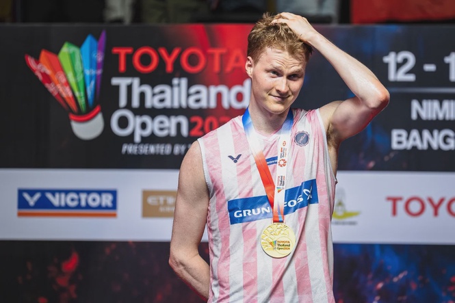 Image from: Antonsen beats Kunlavut to win Thailand Open badminton title