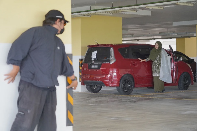 Image from: Don’t fall for the sticker scam: Advocacy group warns against new carjacking tactic