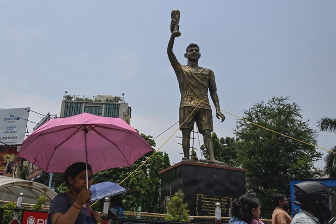 Image from: Messi statue in India to be removed over safety fears