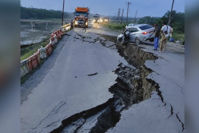 Image from: Sandakan–Lahad Datu main road collapses, disrupting thousands of motorists