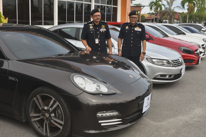 Image from: Porsche, BMW, Alphard among 42 luxury cars seized in Kelantan